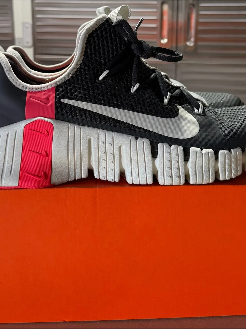Nike Men’s’ Black White and Pink Trainer Sneakers